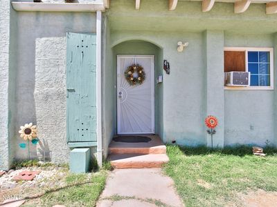 419 N Apache Ave