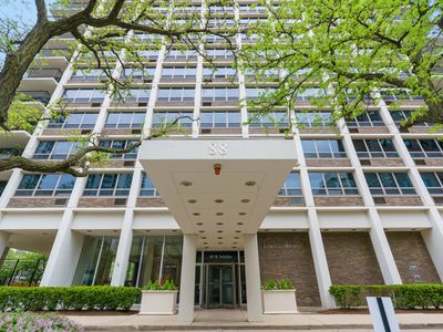 88 W Schiller St APT 1906