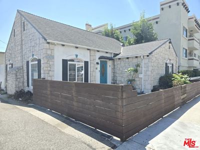 Property at 10420 Palms Blvd, Los Angeles, CA