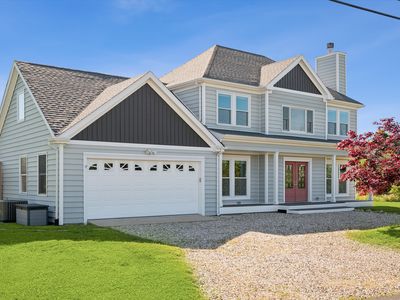 137 W Lake Dr