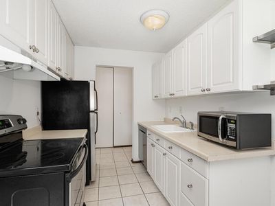 4600 Cedar Lake Rd S APT 6