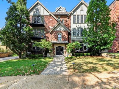 7527 Oxford Dr APT 1E
