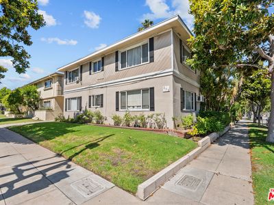 272 S Doheny Dr
