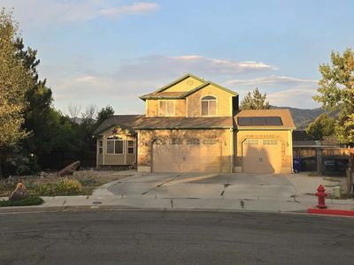 797 Middle Canyon Ct