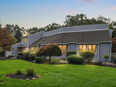 30 Dutchess Dr