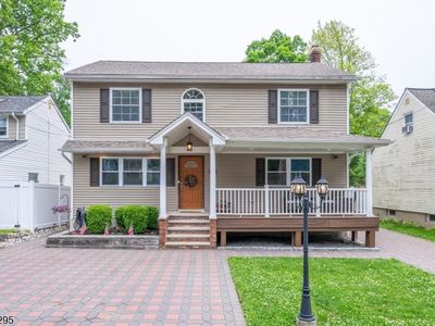 136 Redwood Ave