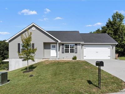 866 Lakeway Dr