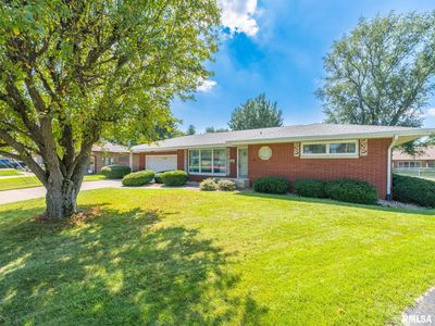 Property at 1709 Saint Clair Dr, Pekin, IL