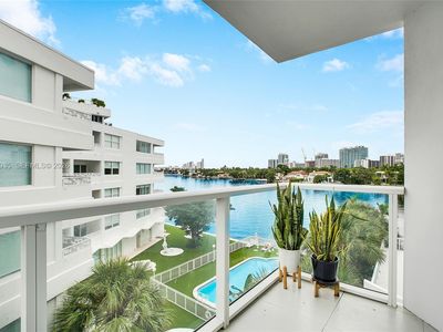 9821 E Bay Harbor Dr APT 501