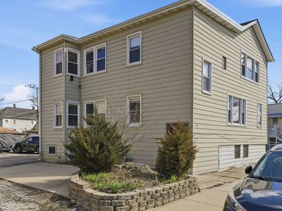 2111 Main St