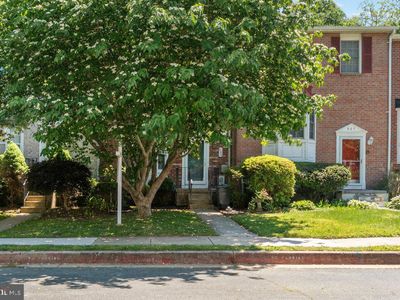 863 Ellicott Dr