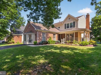 1206 Featherstone Ln NE