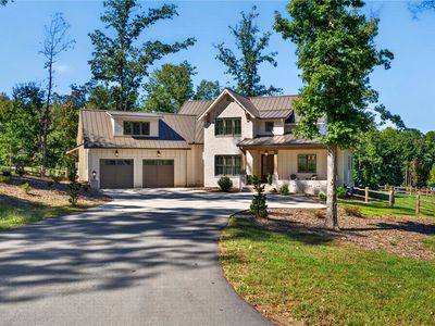 102 Waterfall Overlook Way