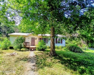 112 Adams Ln