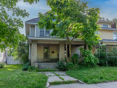 1104 Woodward Ave