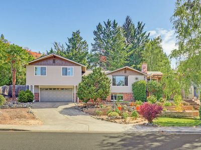 811 NE Oregon Ave