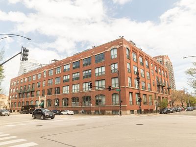 1727 S Indiana Ave APT 416