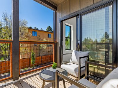 302 W Oak Ave #4