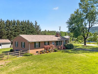 18 Windy Acres Cir