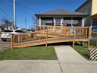 6325 Saint Claude Ave