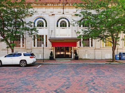 500 Court Sq APT 406