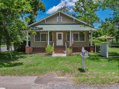 810 E Dogwood St