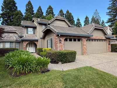 2760 Prestwick Dr