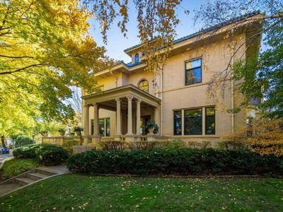 1005 Mount Curve Ave