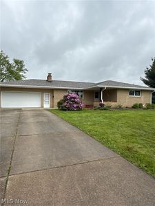 Property at 810 Carlton Dr, Campbell, OH
