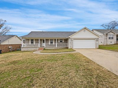 2102 S Greenwich Ave