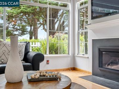 208 Commodore Dr