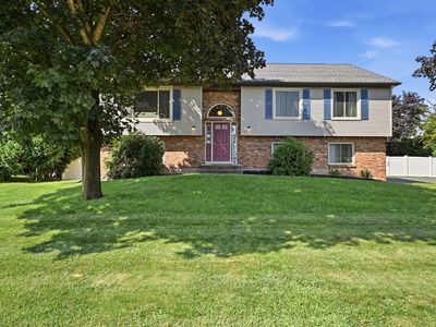 54 Hampden Ln