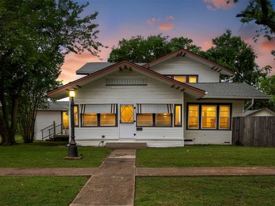 Property at 401 N Dallas St, Ennis, TX