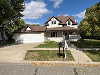 116 3rd St E