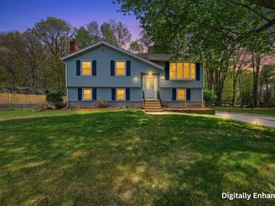 12 Village Ln