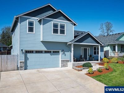 519 NW Hillcrest Dr
