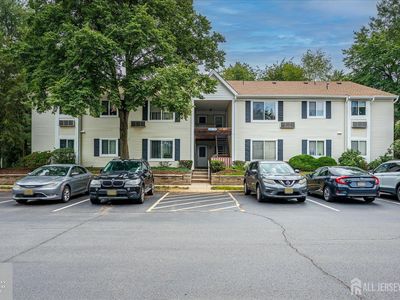 Property at 6 Norwich Pl, Somerset, NJ