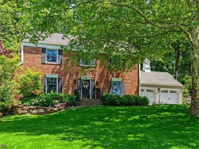 22 Ridge Dr W.
