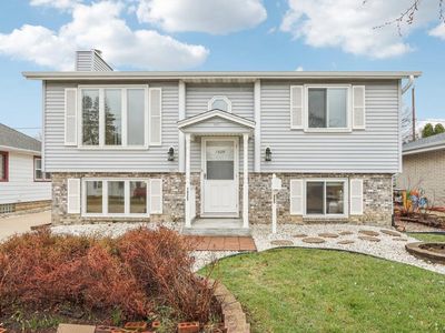 1925 East Van Beck AVENUE