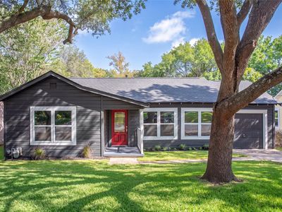 805 E Tom Green St
