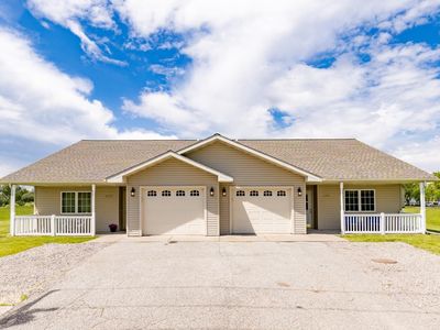 2227&2229 Bardon Ave