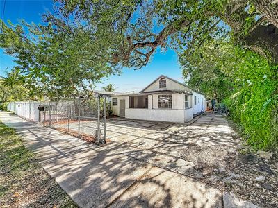 4433 NW 22nd Ct