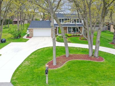 8710 Lakeshore DRIVE