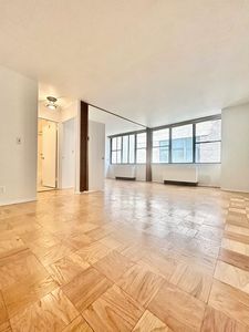 301 E 45th St APT 16A