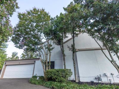 255 Aviva Dr