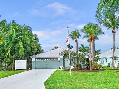 785 NW Waterlily Pl