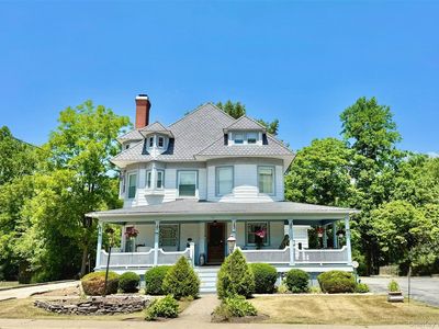 215 Maple Avenue