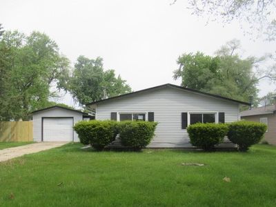 12 Circle Dr E