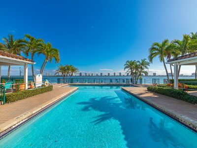 1115 Lake Shore Drive #206