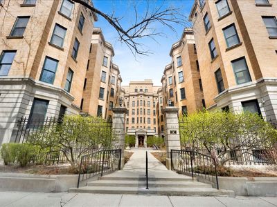 550 W Surf St APT 2